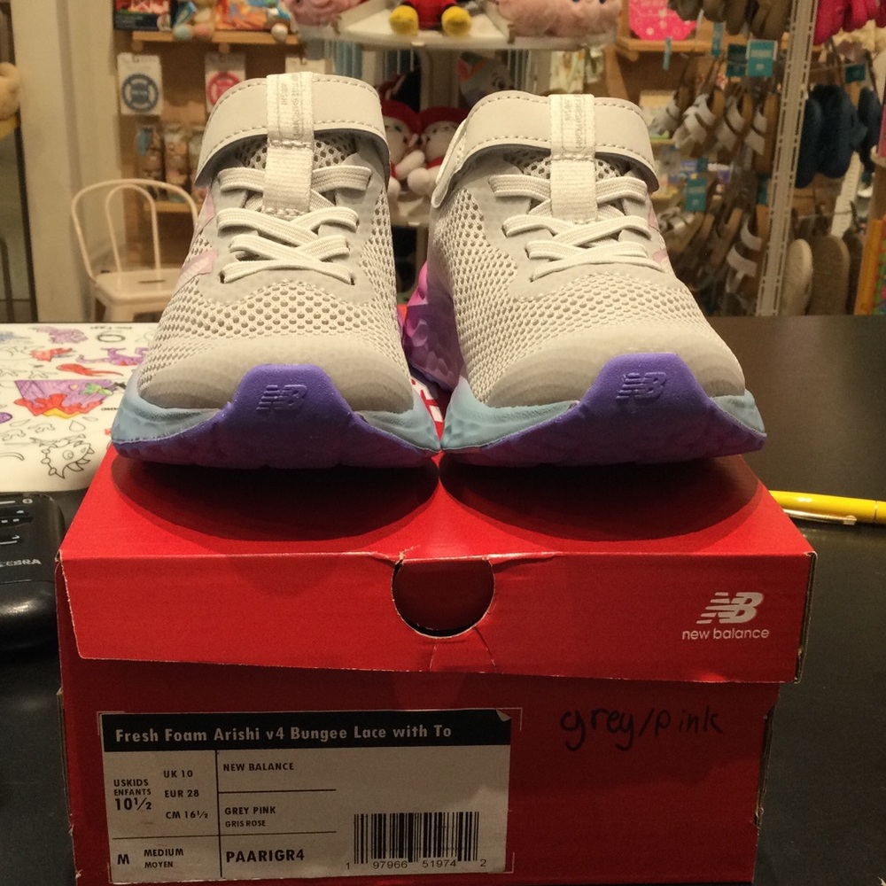 Girls New Balance Fresh Foam Arishi v4 Bungee Lace with Top Velcro Grey/Pink - Picture 2 of 6